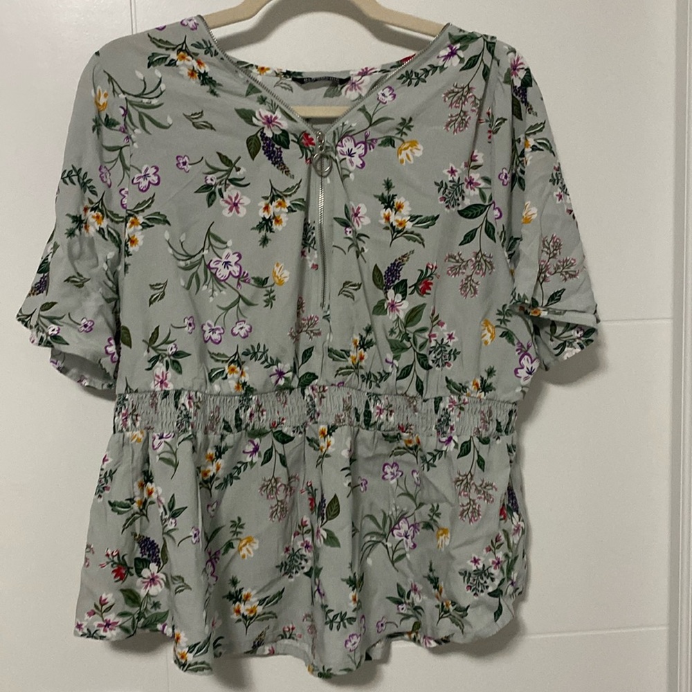 BLOOMCHIC Zipper Front Peplum Blouse - US16